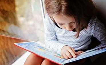 كيف يتعلّم الأطفال القراءة؟